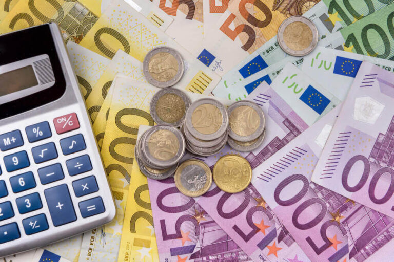 Czy Euro tanieje? Analiza trendów walutowych i ich wpływ na gospodarkę