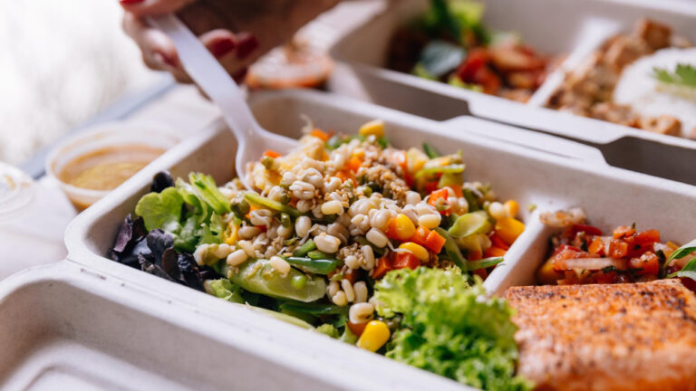 Catering dietetyczny – kiedy warto się zdecydować na zdrowe żywienie?
