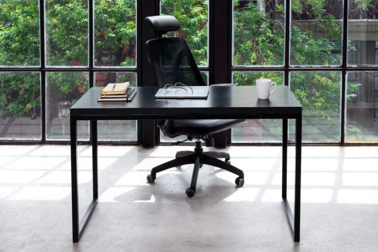 Jak stworzyć ergonomiczne miejsce pracy w biurze?