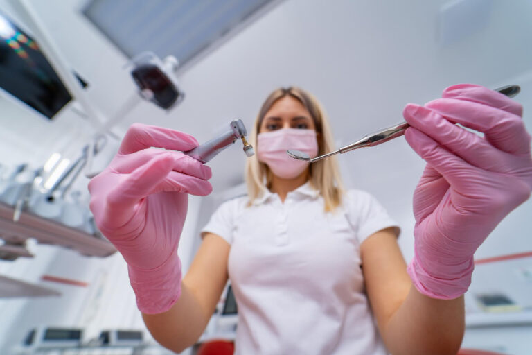 Najnowsze technologie w stomatologii: Co warto wiedzieć?